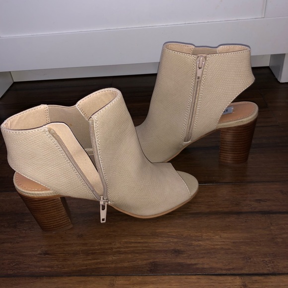 Brand New Steve Madden Sandals - Picture 4 of 5